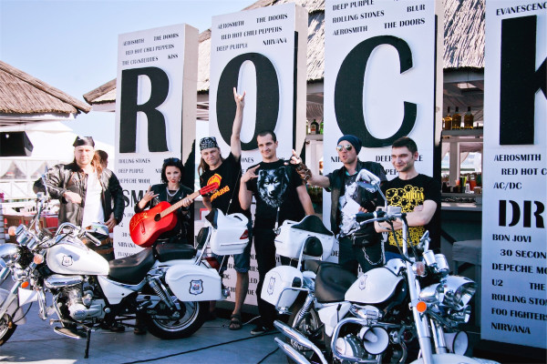 EMOTIONAL TEAMBUILDING & TRAININGS / ideas / options / implementation / go to section…