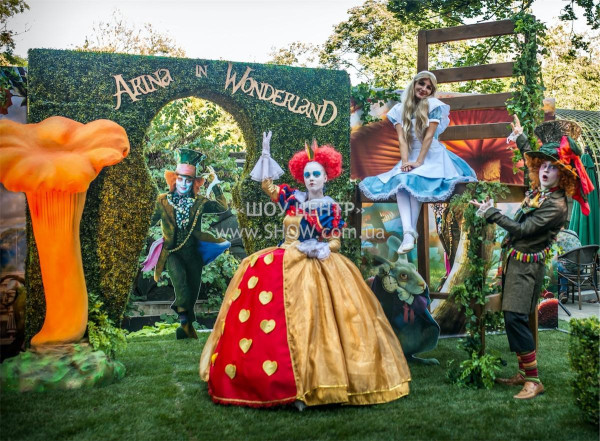 CHILDREN'S PARTIES / go to section…