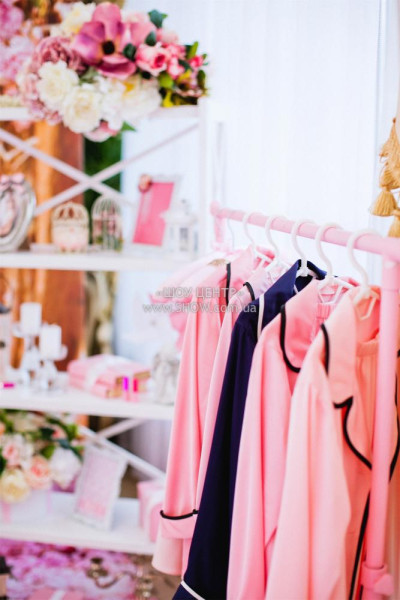 CHILDREN'S PARTIES / go to section…