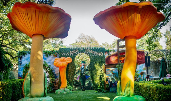 CHILDREN'S PARTIES / go to section…