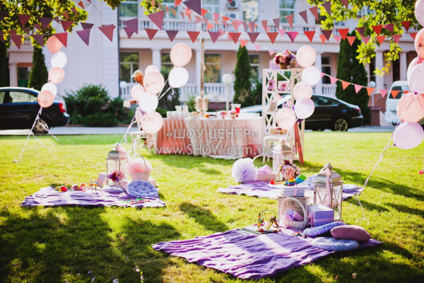 CHILDREN'S PARTIES / go to section…