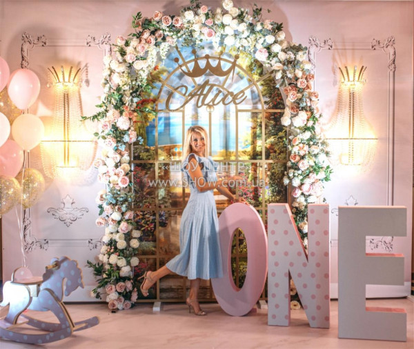 CHILDREN'S PARTIES / go to section…