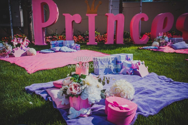 CHILDREN'S PARTIES / go to section…