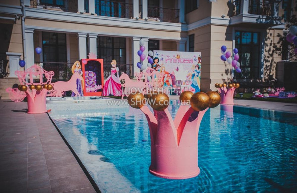 CHILDREN'S PARTIES / go to section…